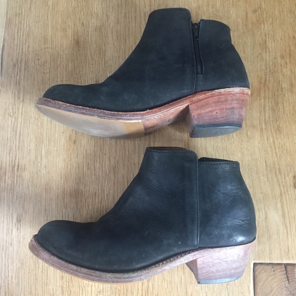 Adelante Shoe Co. Black Leather ankle Booties SZ 8 - Picture 2 of 8